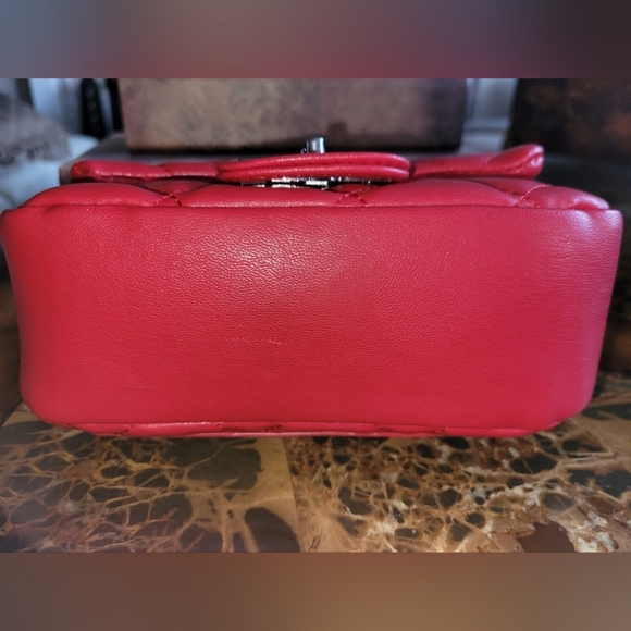 Badgley Mischka Chic Red Handbag with Pearl Handle - Picture 7 of 7